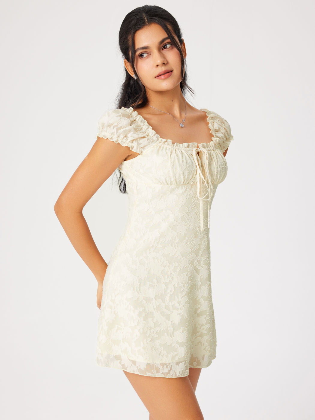 Geblümtes Jacquard-Minikleid mit Rüschensaum