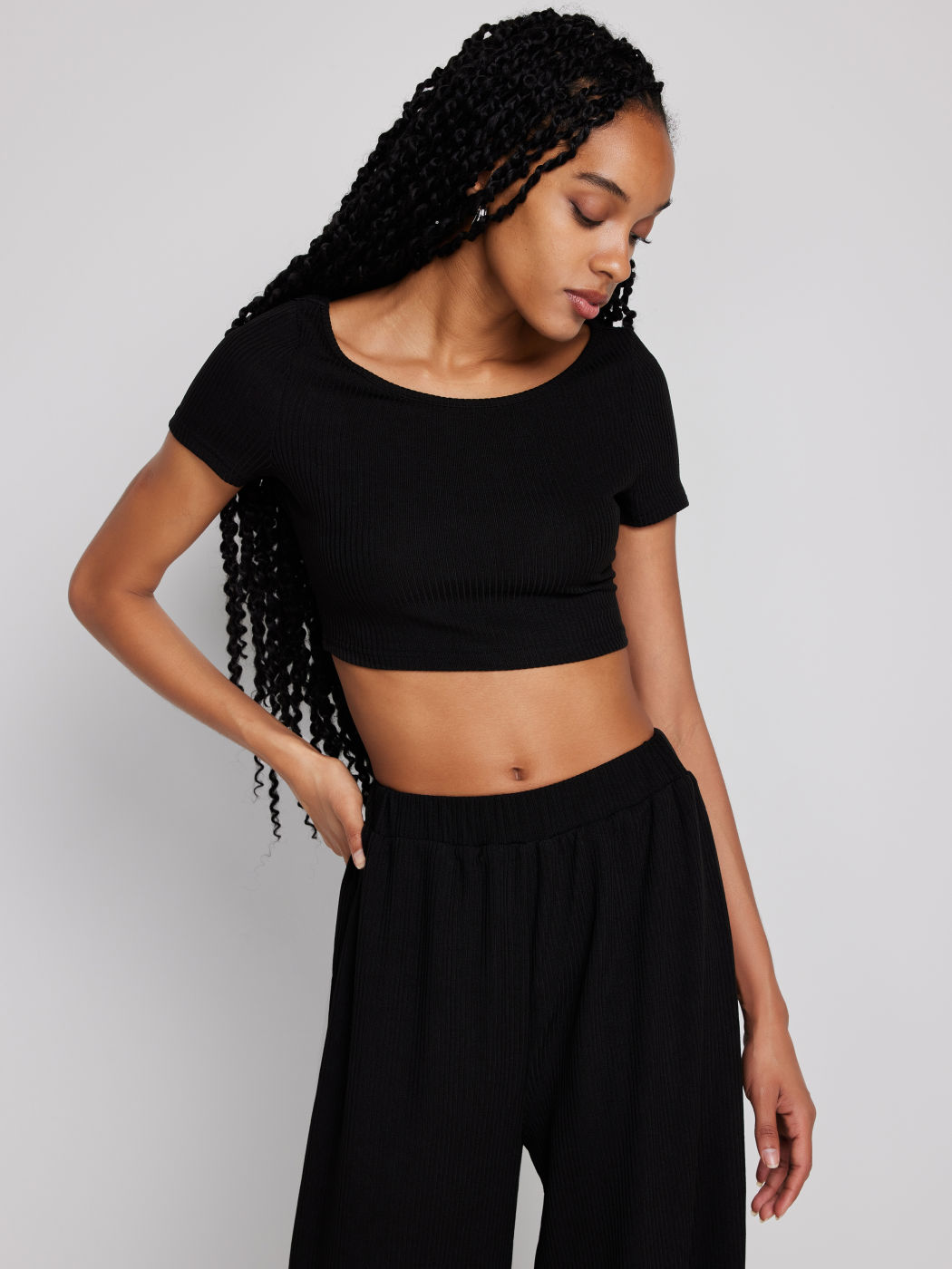 Kurzärmliges Strickoberteil & Weite Hosen Set