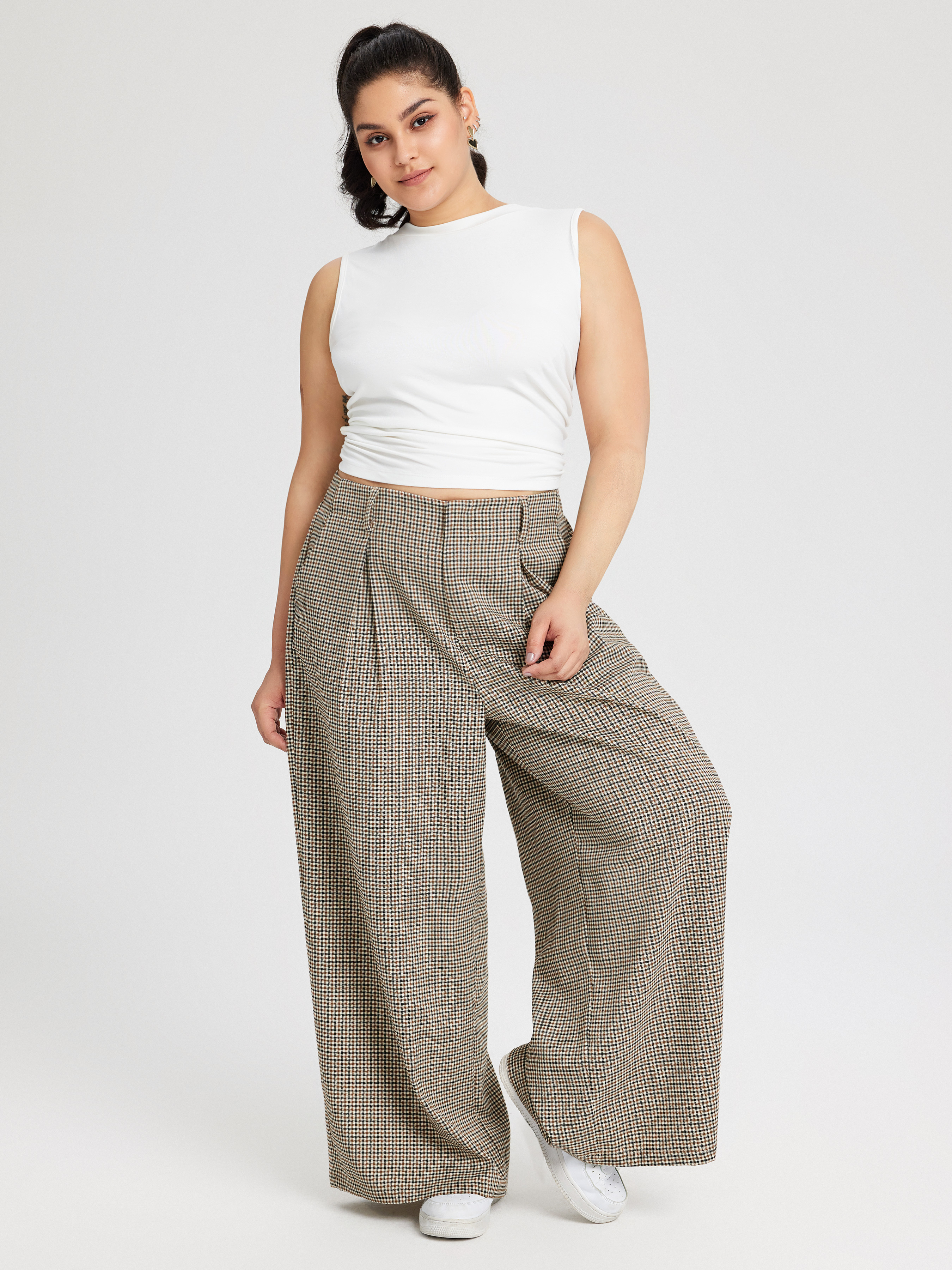 Trend Level Women Plus Size Relaxed Straight Leg Mid-Rise Easy Wash Trousers  Price in India, Full Specifications & Offers | DTashion.com