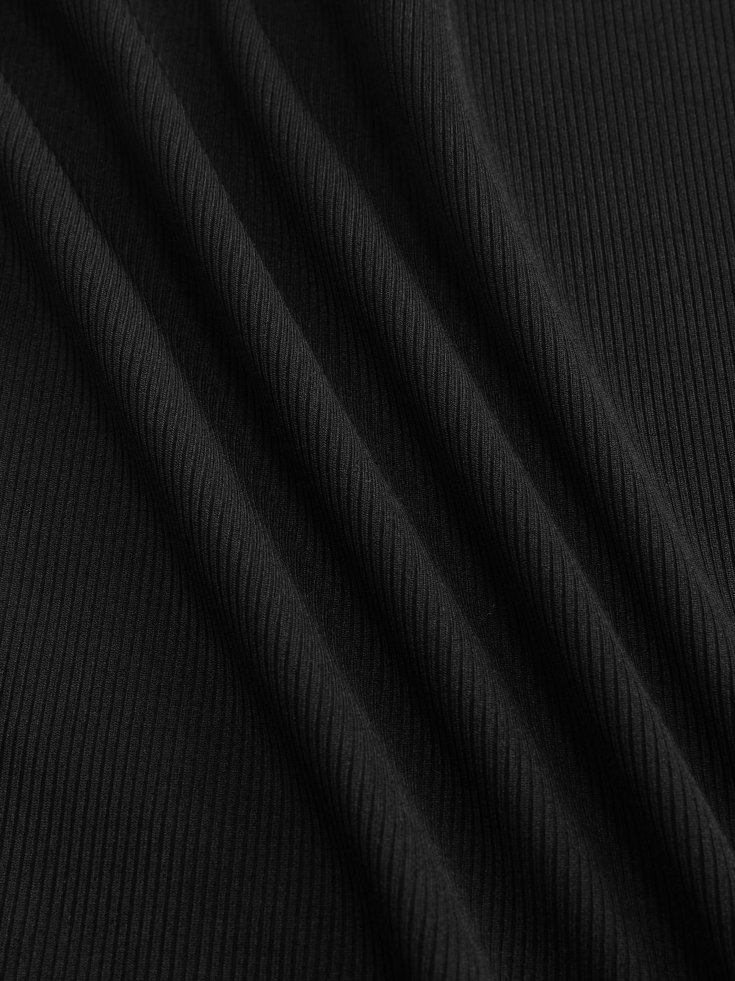 Strick-Midikleid mit eckigem Ausschnitt und Schlitz in Wickeloptik
