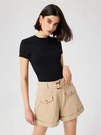 Top a maniche corte in maglia con scollo tondo