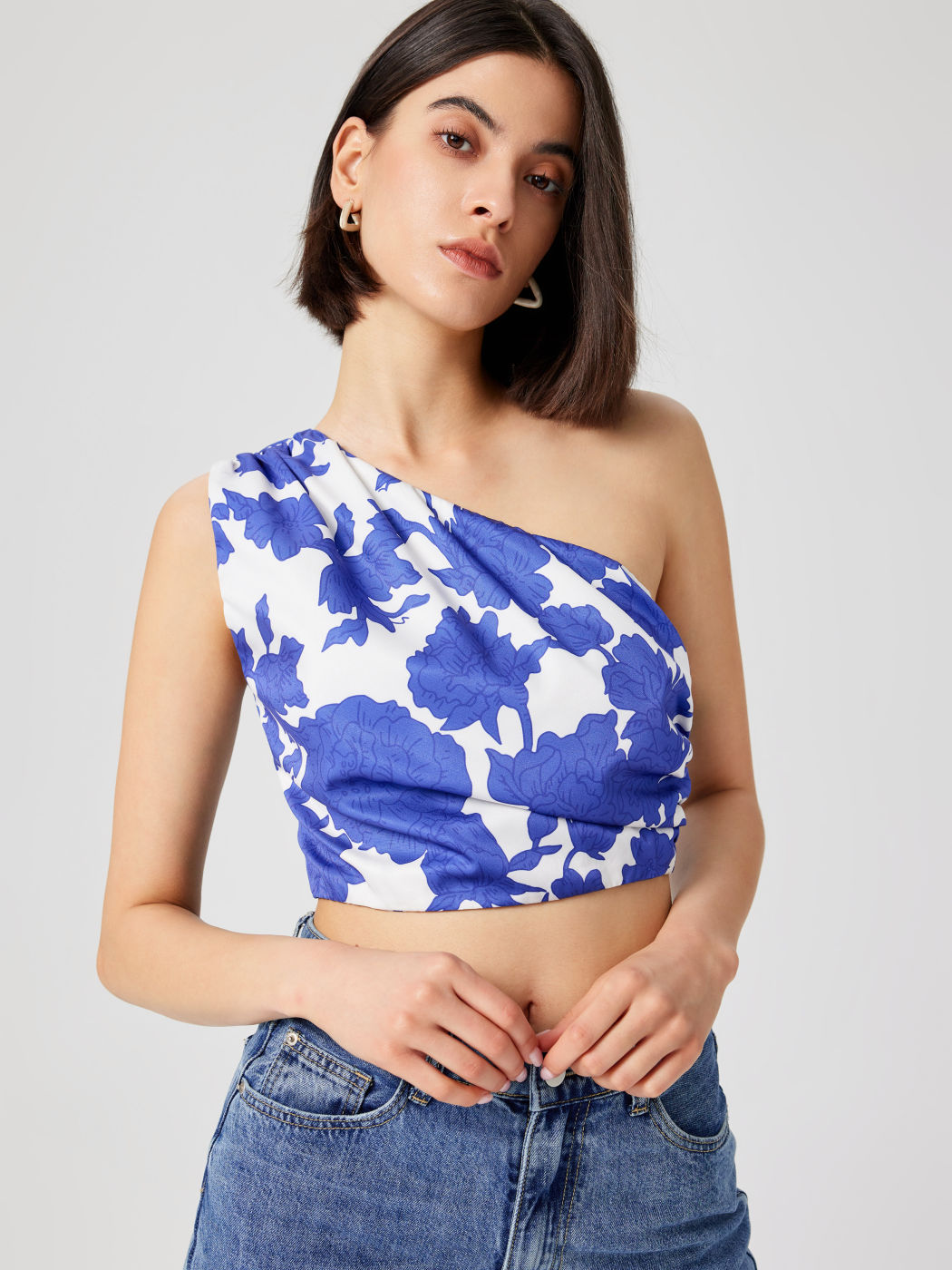 Gerafftes, asymmetrisches Crop Cami Top mit Blumenmuster