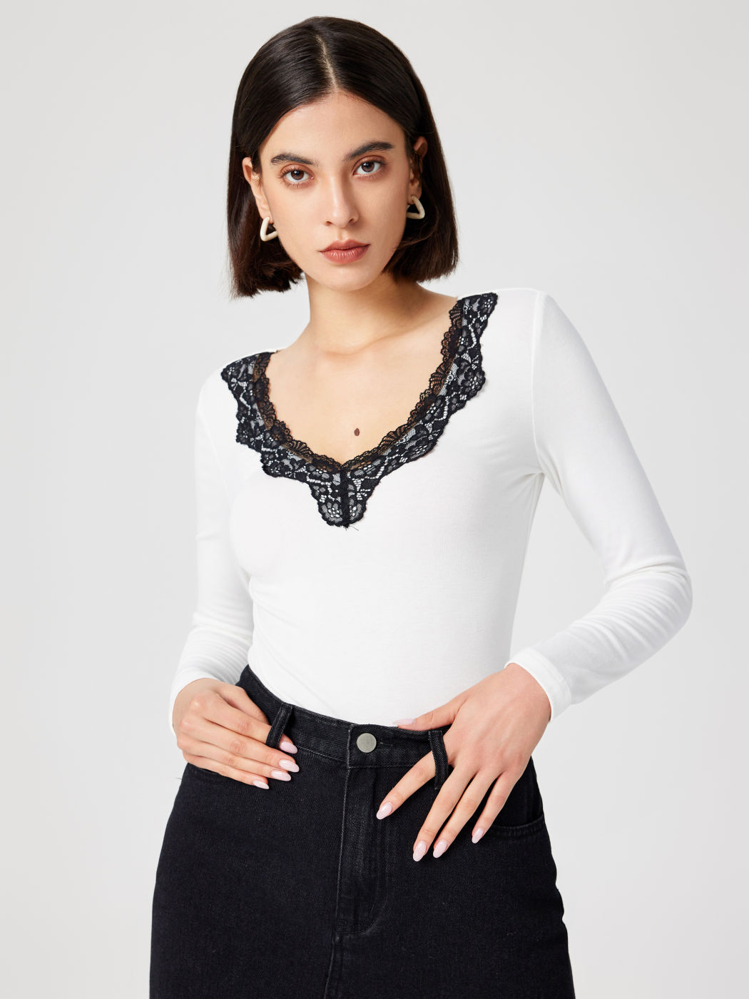 Lace Trim V-neck Long Sleeve Top