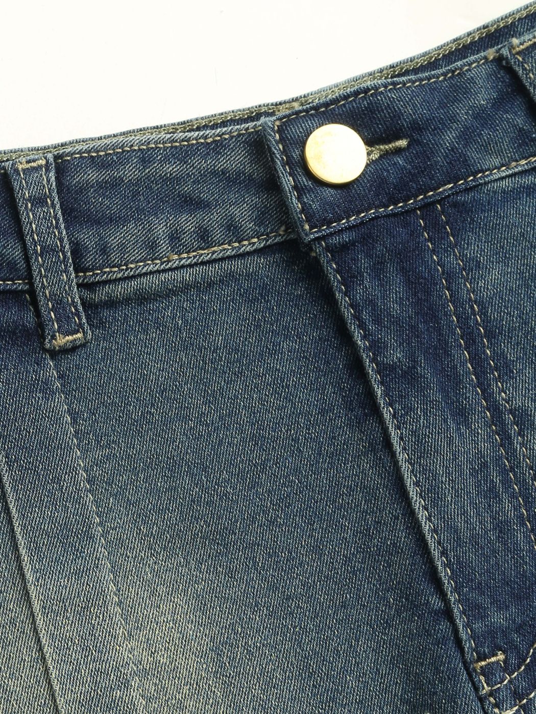 Denim-Shorts mit ausgewaschener Knopfleiste und niedriger Taille