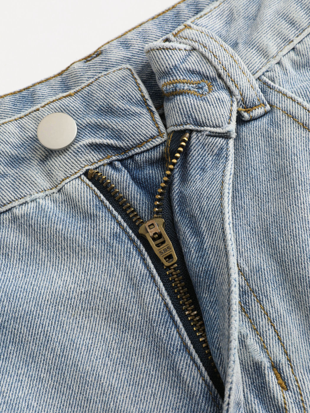  Pantalón corto de tejido vaquero con encaje y pierna ancha