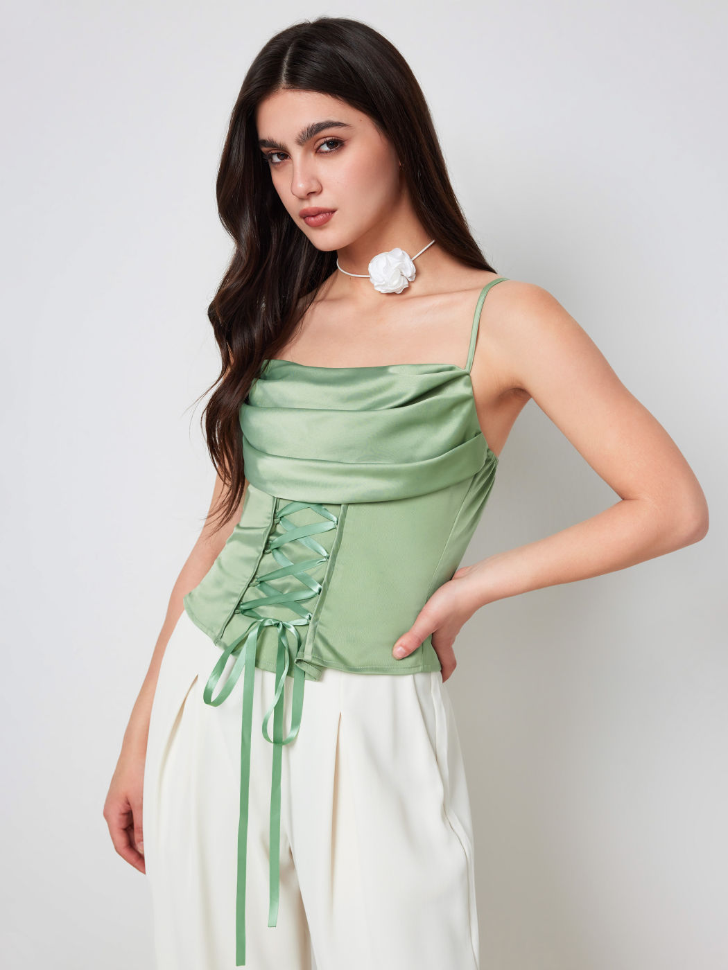 Gerafftes, geschnürtes Crop-Top aus Satin