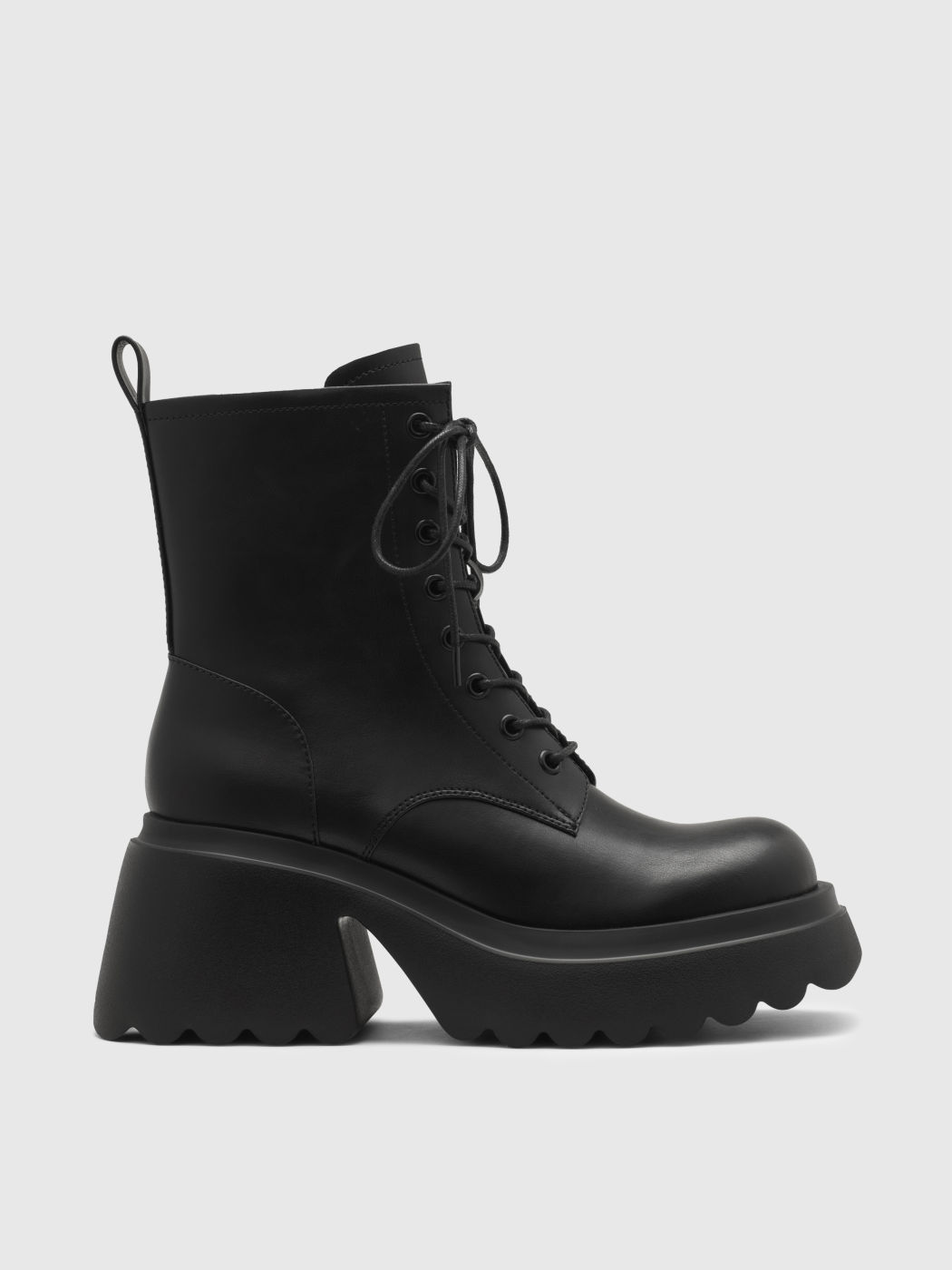 Klassische Chelsea-Stiefel aus Kunstleder mit Absatz