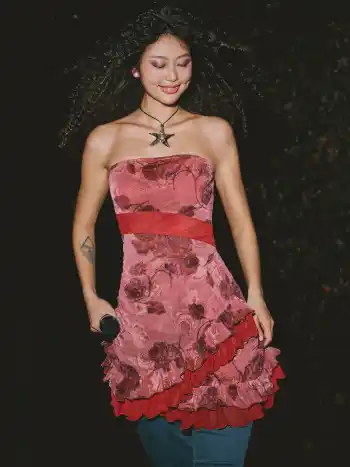 Minikleid mit floralem Rüschensaum