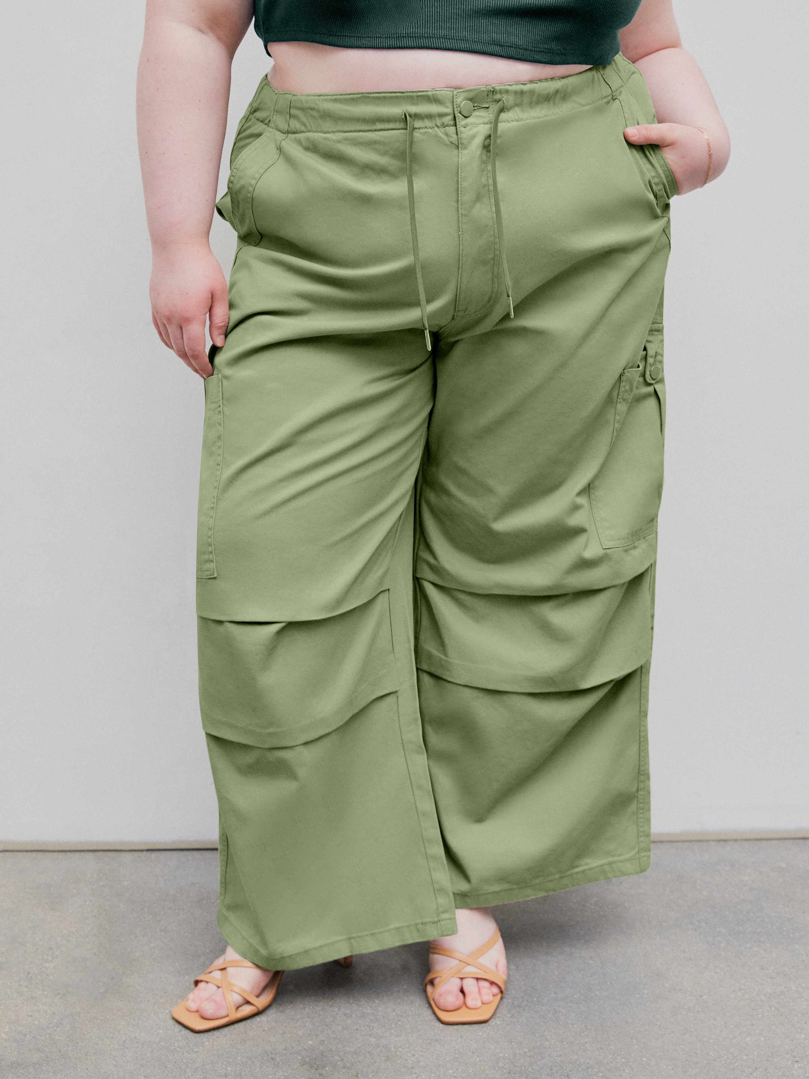 オリーブ カーゴパンツ ドローストリング付き ドローストリング