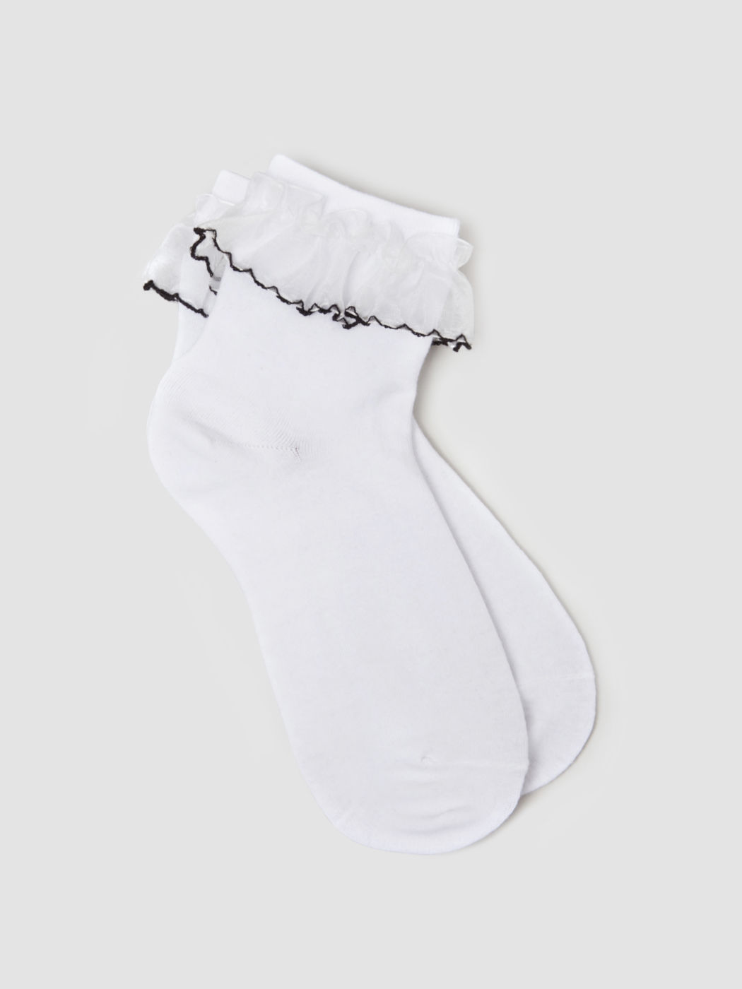 Socken mit Spitzenbesatz und kontrastierendem Besatz