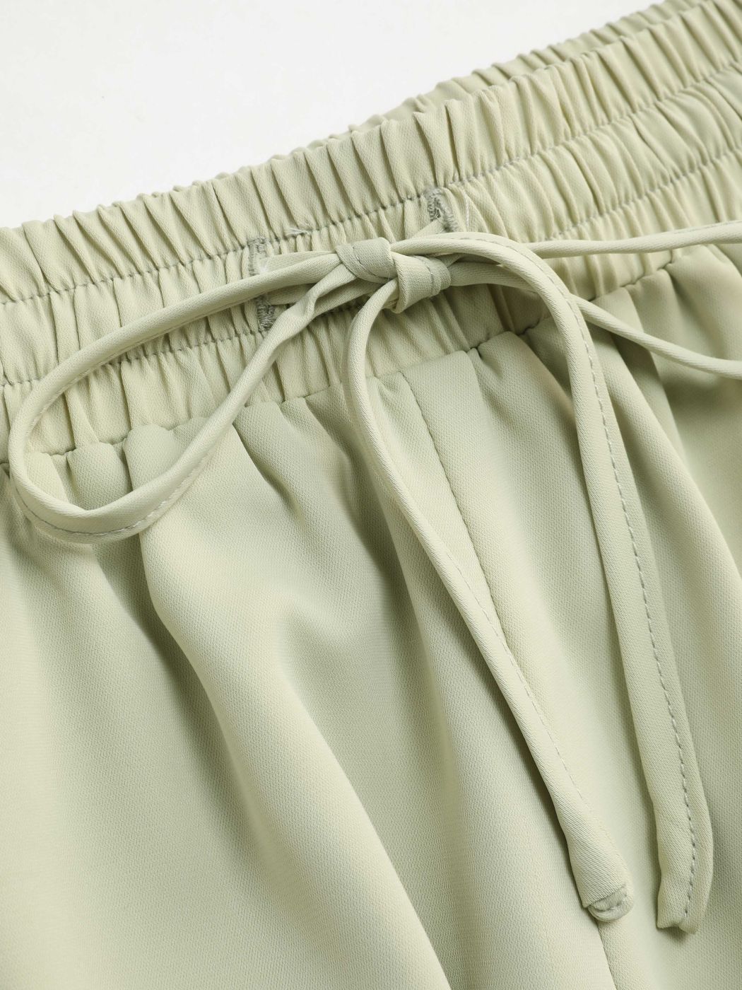 Shorts mit weitem Bein und elastischem Bund und Rüschensaum