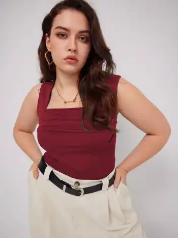 Top corto  con scollo quadrato e ruches Curvy