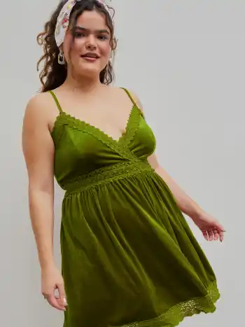 Einfarbiges Minikleid aus Samt mit Spitzenbesatz und V-Ausschnitt Kurve & Plus
