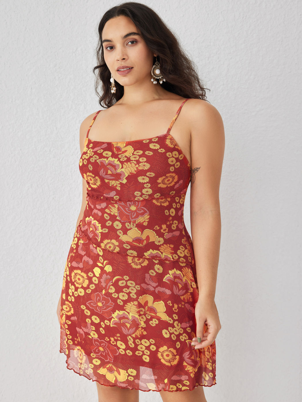 Minikleid aus Netzstoff mit floralem Salatbesatz Kurve & Plus