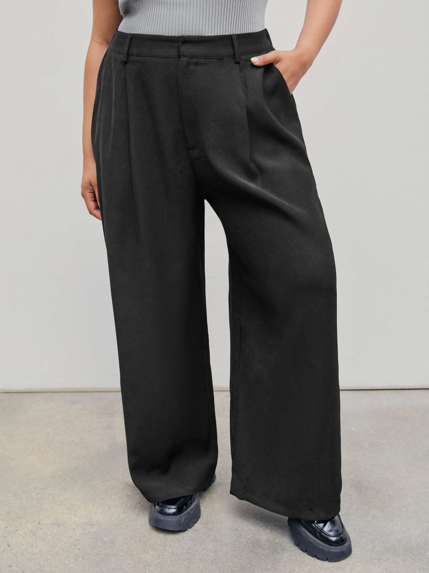 Mid Waist Pleated Pocket Wide Leg Pants Curve & Plus