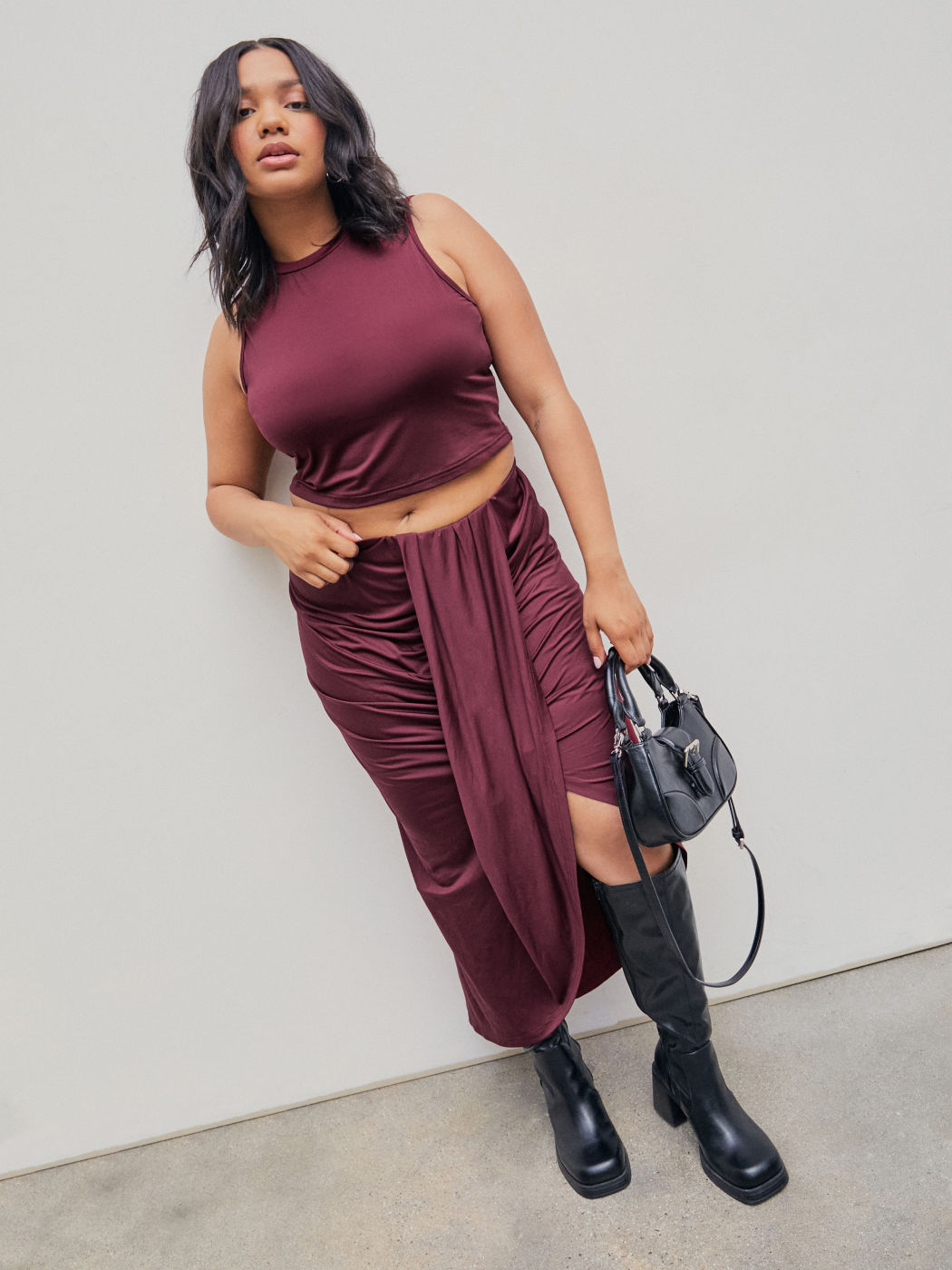 Jersey Crop Tank Top & Geraffter Maxirock Kurve & Plus