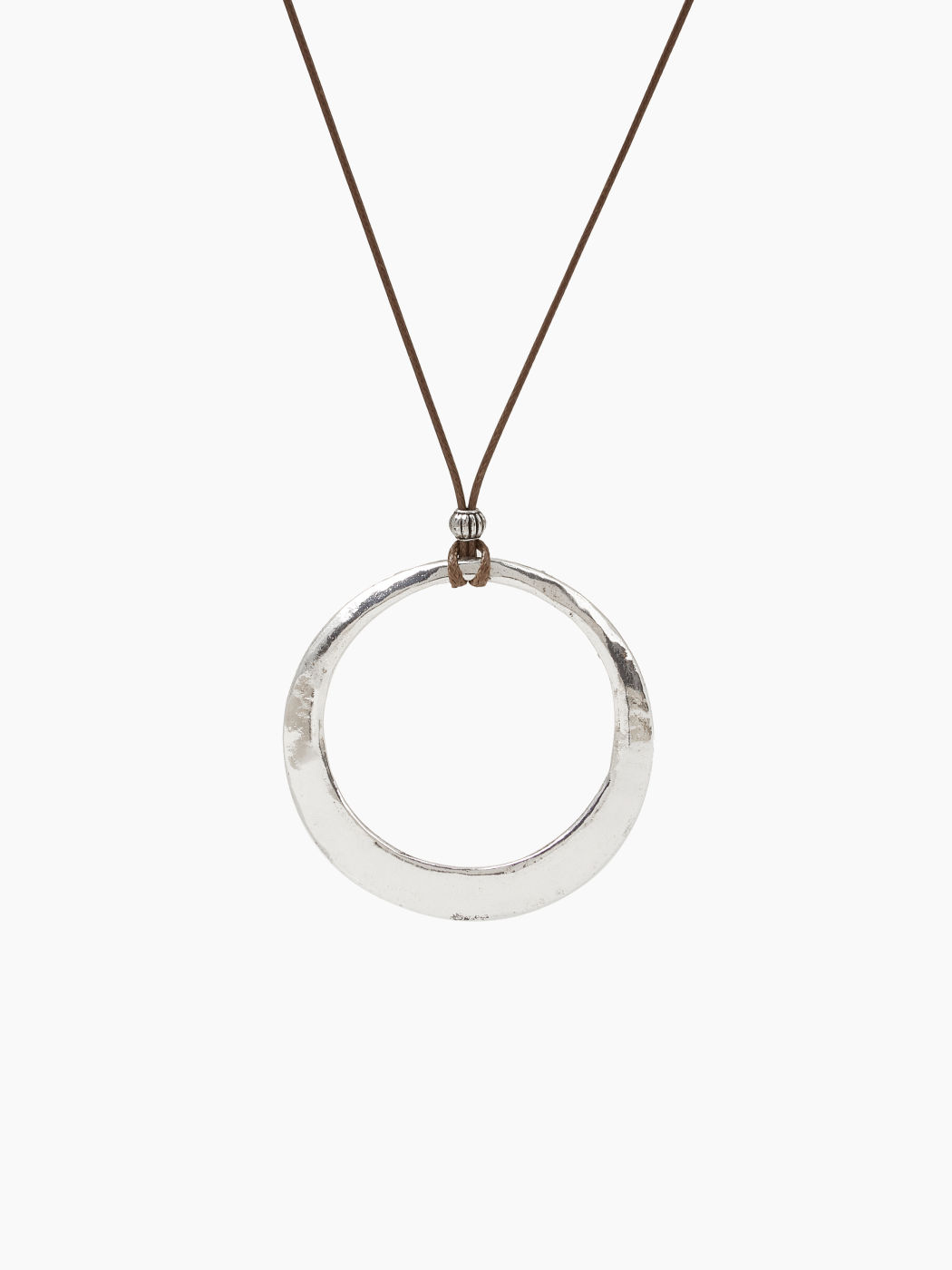 Collar con decoración circular