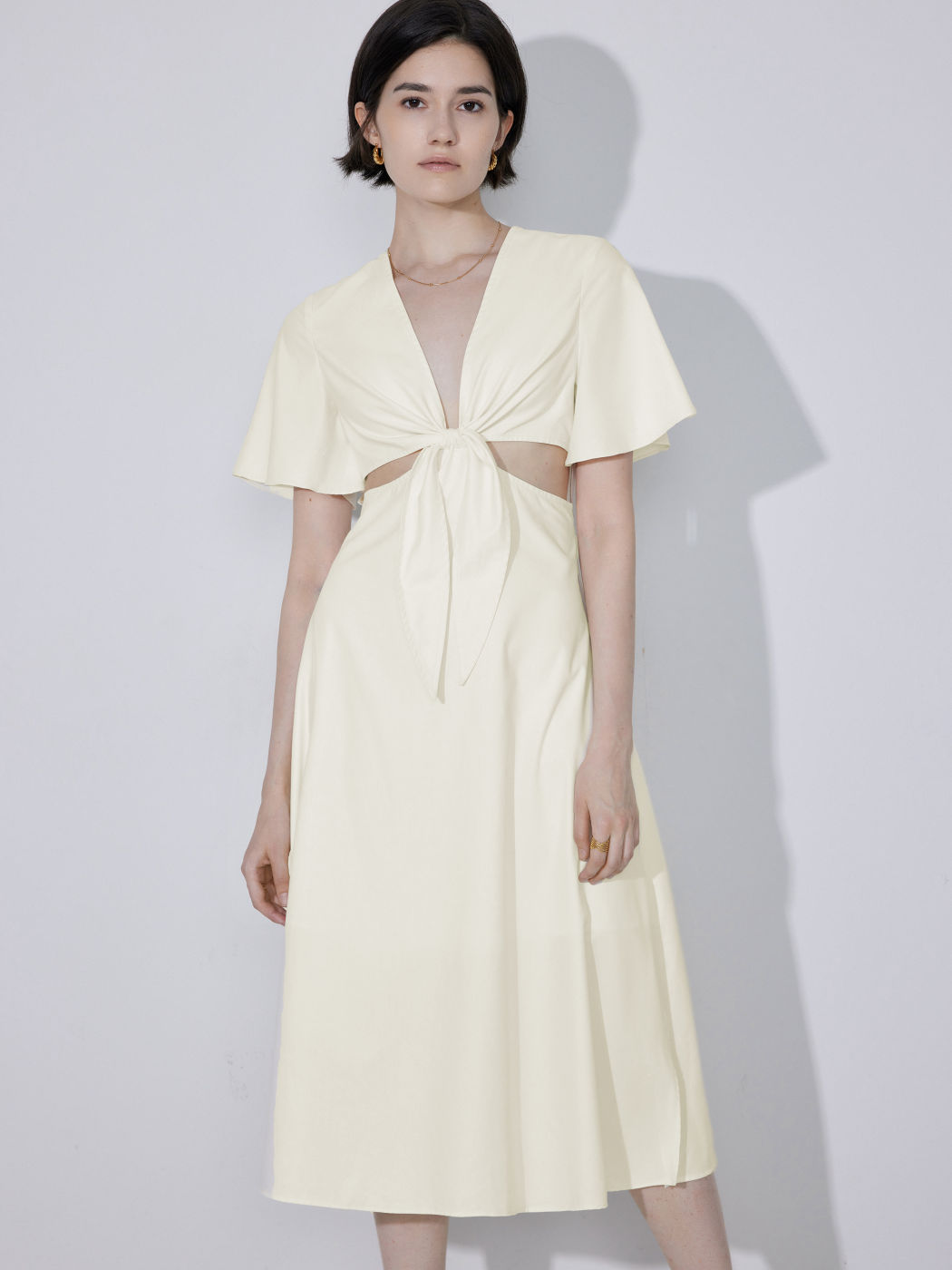 Twist-Maxikleid mit Cut-out und V-Ausschnitt