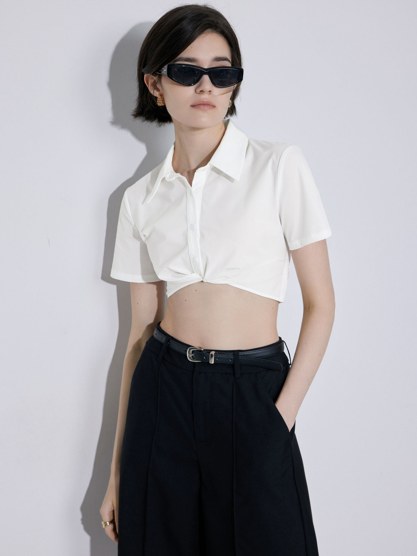 Chemise à manches courtes, col et boutons froncés