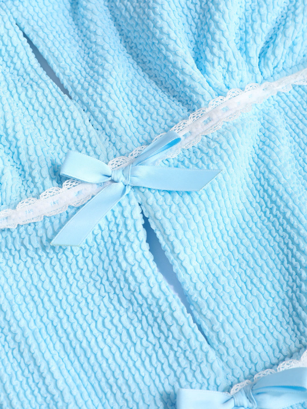 Costume intero con trama in pizzo annodato