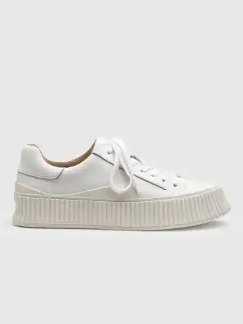 Freizeitschuhe aus Segeltuch mit Schnürung vorne