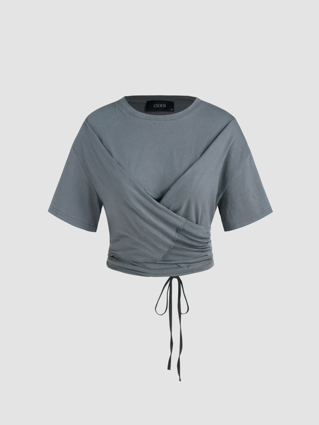 Gerafftes, geknotetes Crop-Top in Wickeloptik