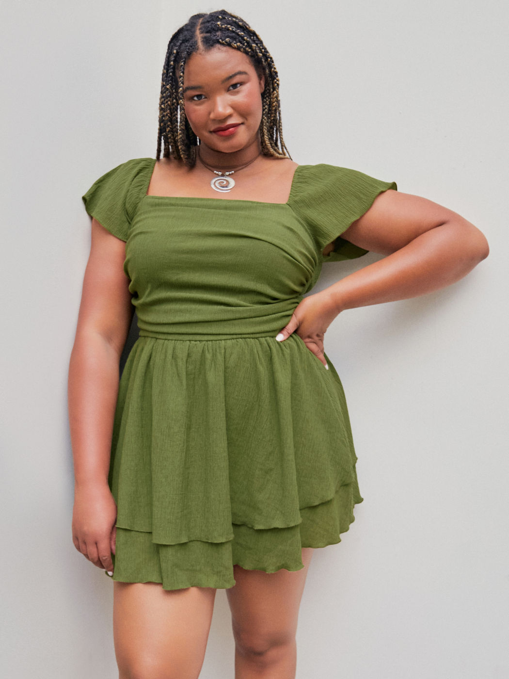 Minikleid mit eckigem Ausschnitt und Rüschen Kurve & Plus