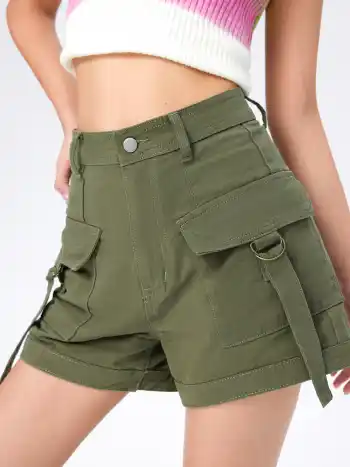 Einfarbige Jeans-Mini-Shorts mit Taschen