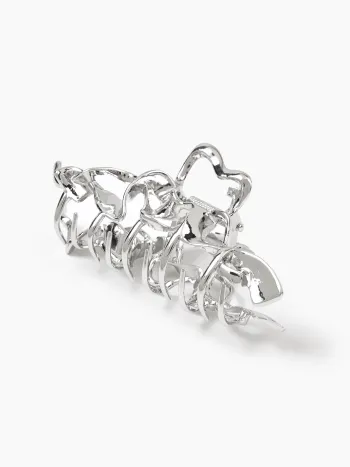 Haarkralle aus Metall aushöhlen