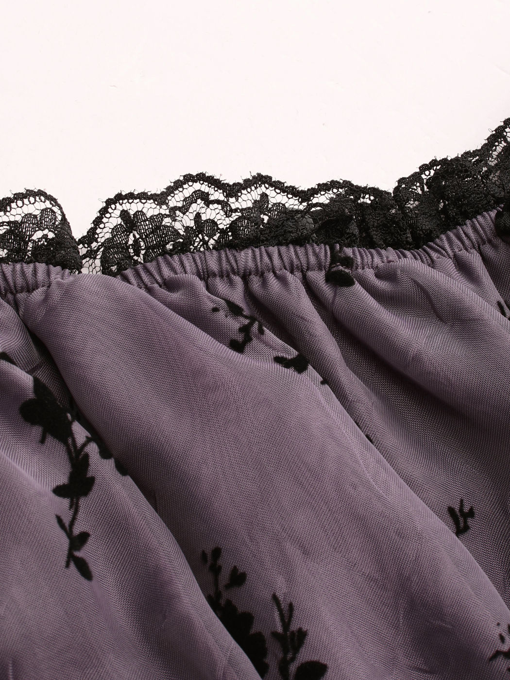 Maxikleid mit Blumenspitze und eckigem Ausschnitt Kurve & Plus