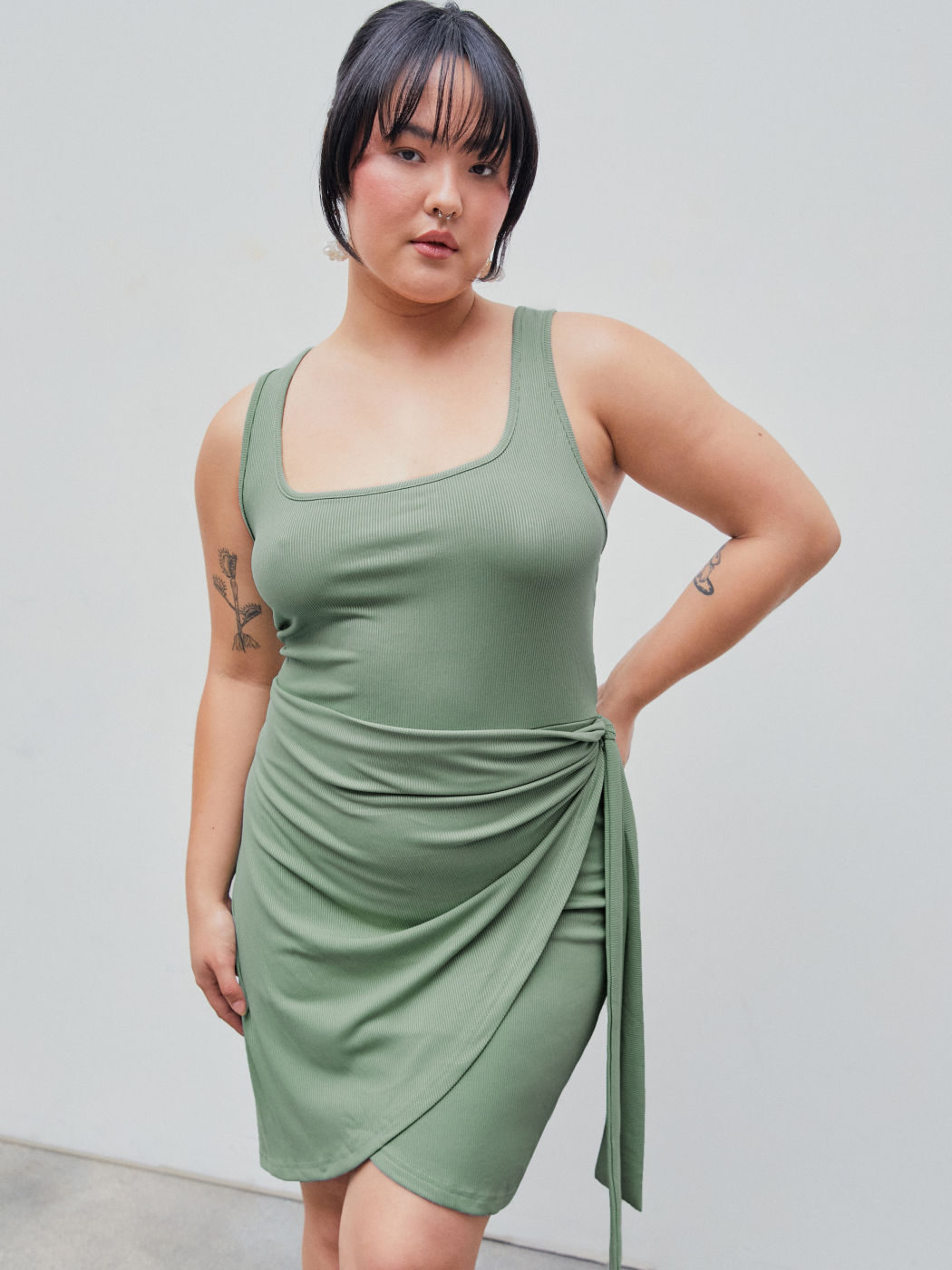 U-neckline Knotted Ruched Sleeveless Mini Dress Curve & Plus