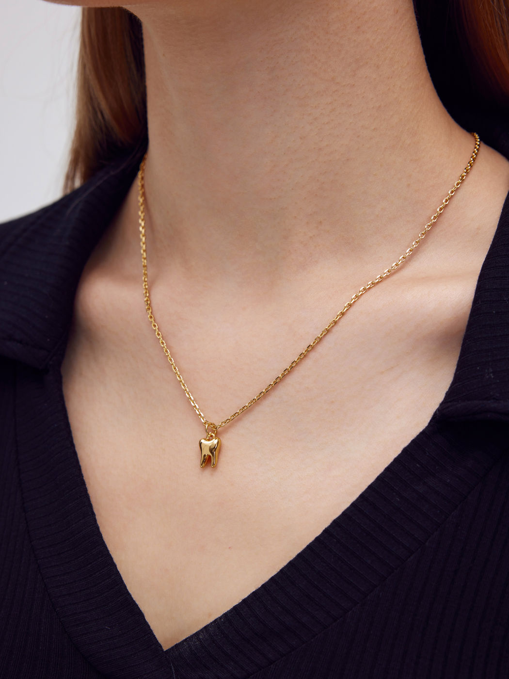  Collar con Colgante de Diente
