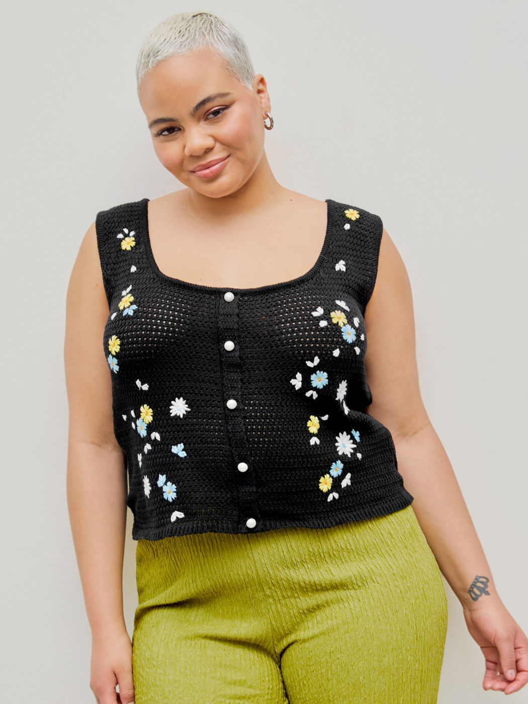Floral Emboridery Button Knitted Cami Crop Top Curve & Plus