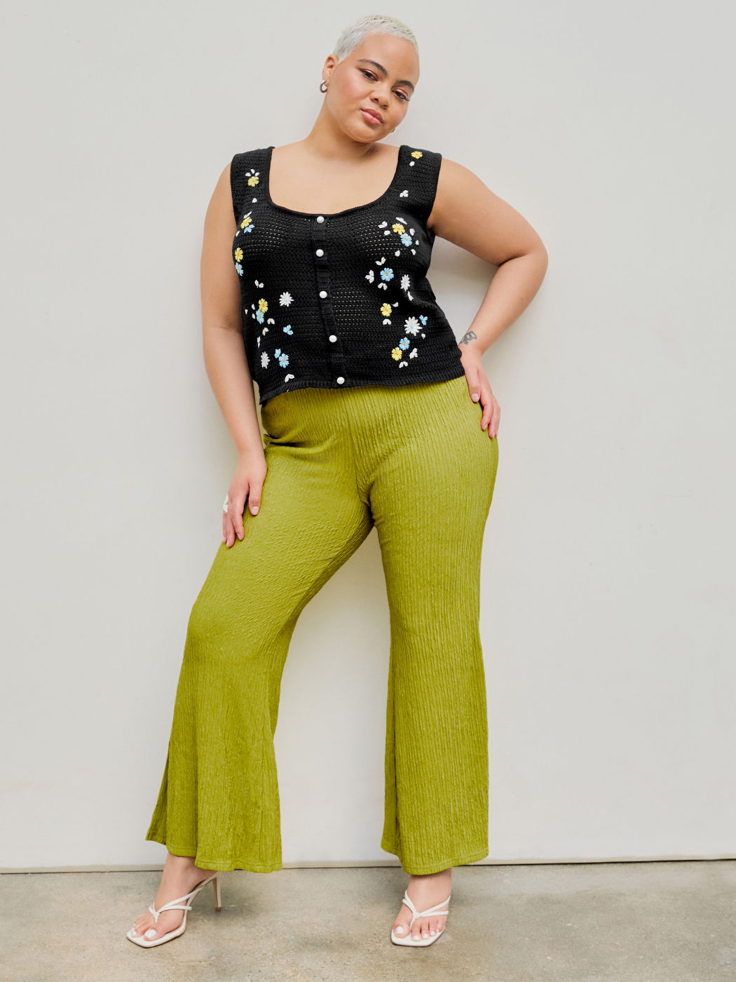 Floral Emboridery Button Knitted Cami Crop Top Curve & Plus