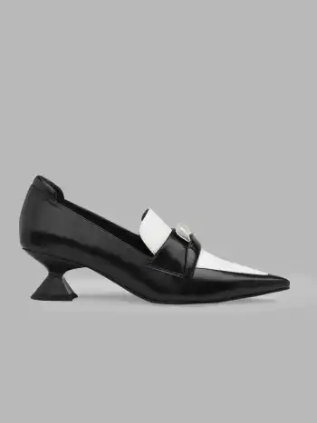 Stiletto-Absätze mit spitzer Zehenpartie in Kontrastfarbe