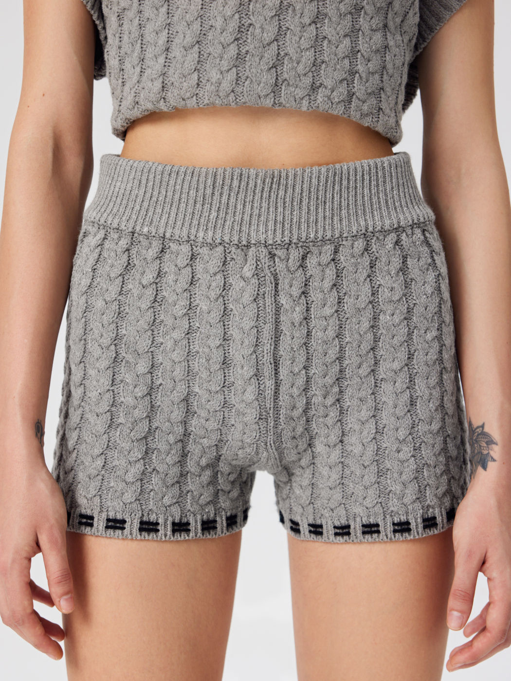  Mid Waist Regular Knitted Shorts