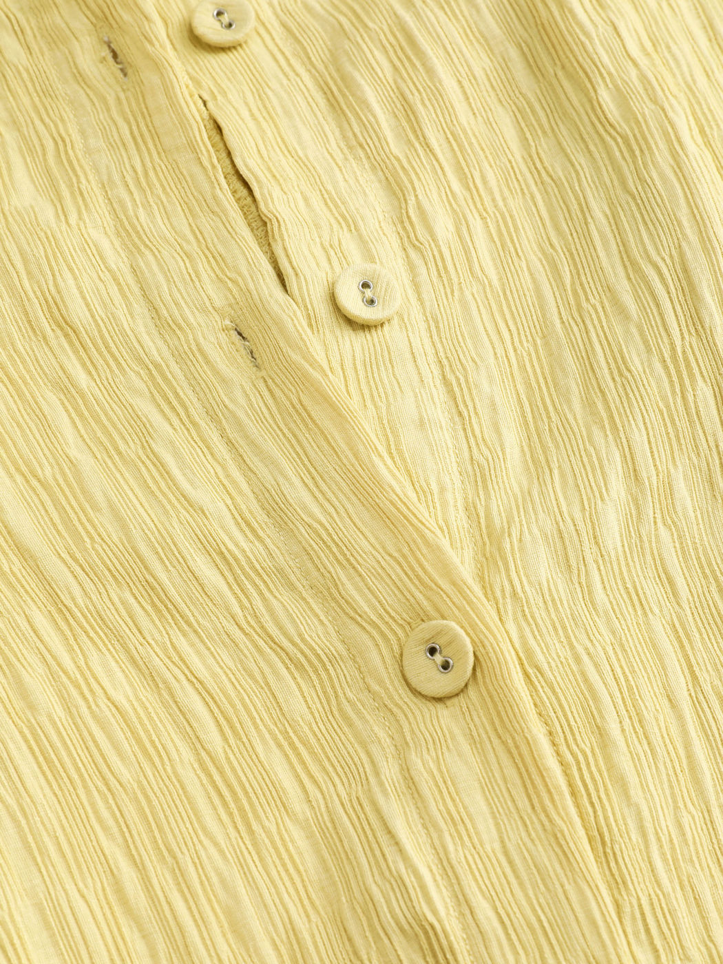 Midikleid mit U-Ausschnitt und einfarbigen Knöpfen