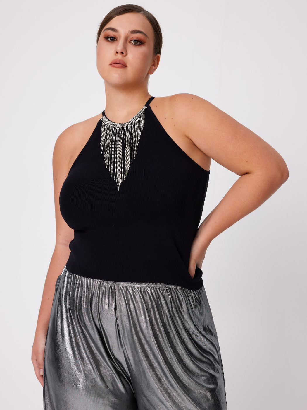 Top corto in tinta unita con scollo rotondo e paillettes Curvy