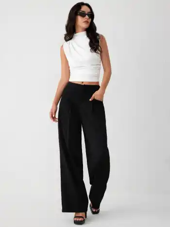 Asymmetrisches hochkragiges geriffeltes Crop Top