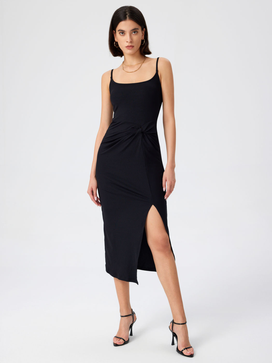 U-neckline Twist Criss Cross Maxi Dress
