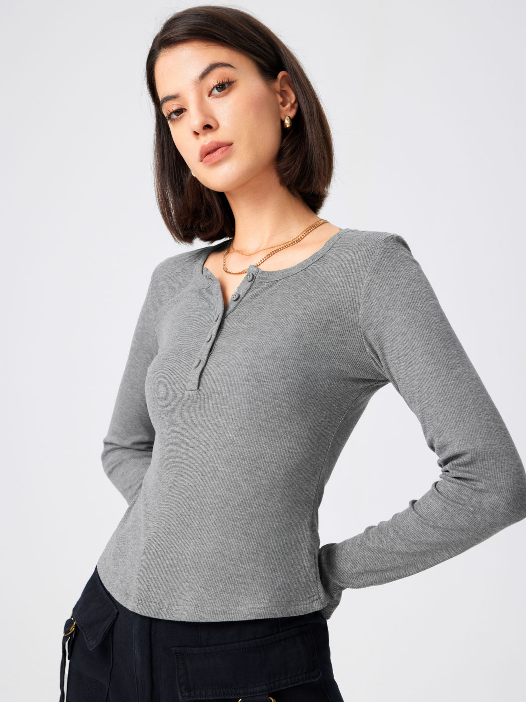 Einfarbiges geripptes V-Hals-Langarm-T-Shirt