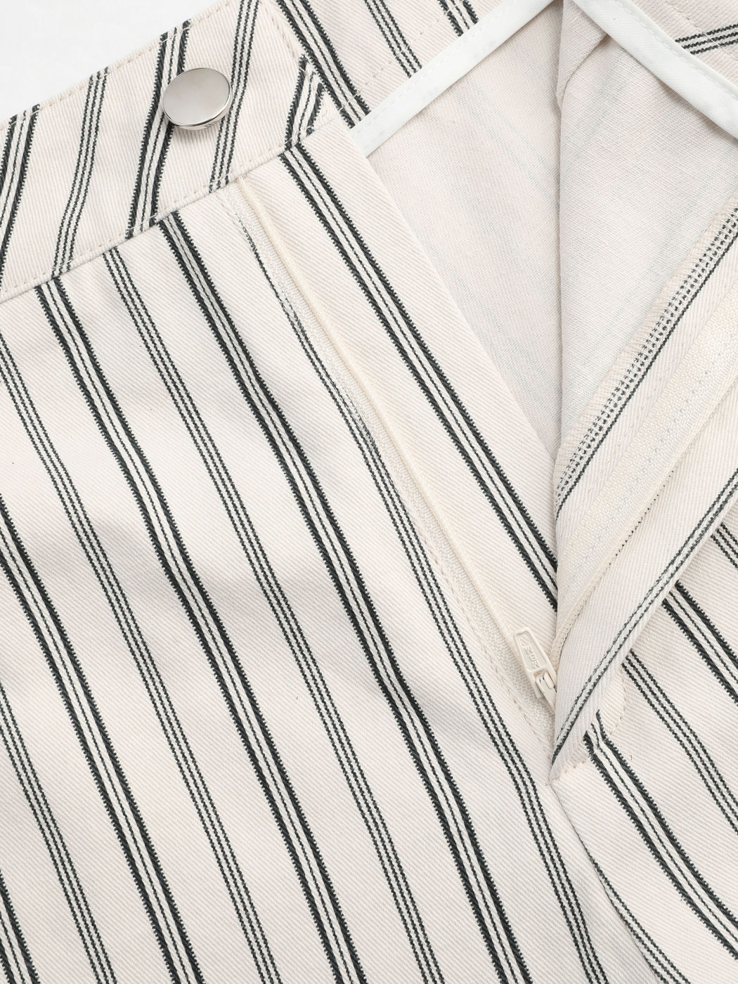 Woven Mid Waist Striped Pocket Shorts