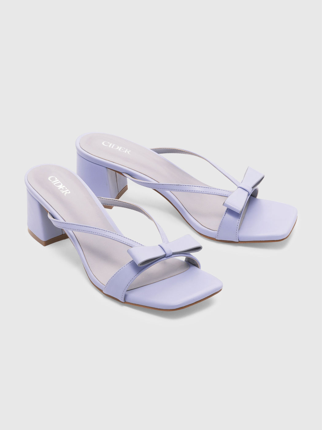 Sandalen mit mehreren Riemen und Schleifendekor