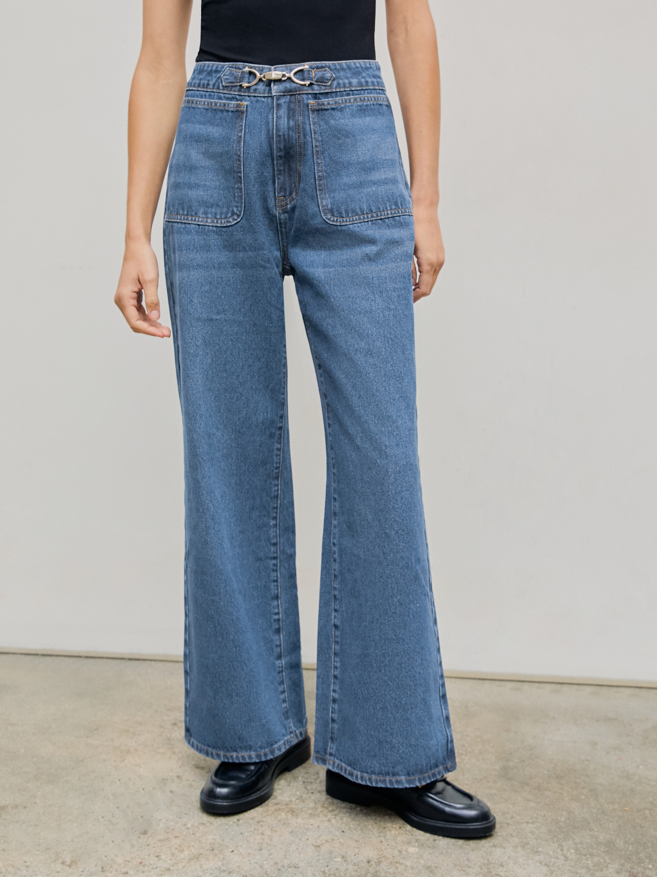 Solid Mid Waist Buckle Straight Leg Jeans Cider