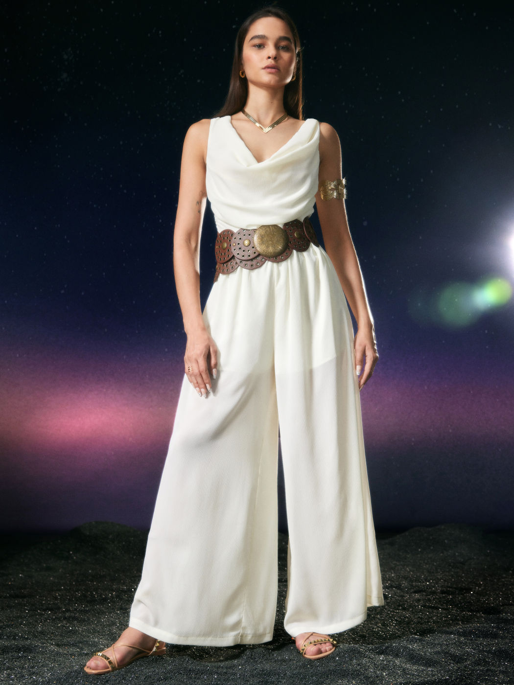 Chiffon-Jumpsuit mit Wasserfallausschnitt, gerafftem, weitem Bein und Gürtel