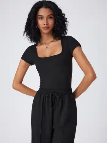 Body con scollo a U e set di pantaloni a gamba larga con vita elastica