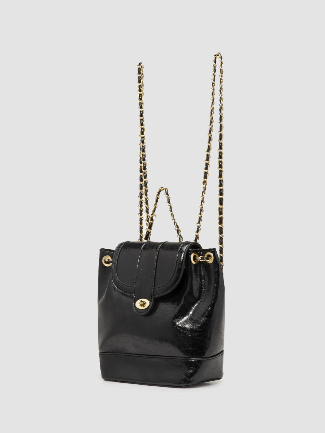 Mochila con cadena y cordón con hebilla