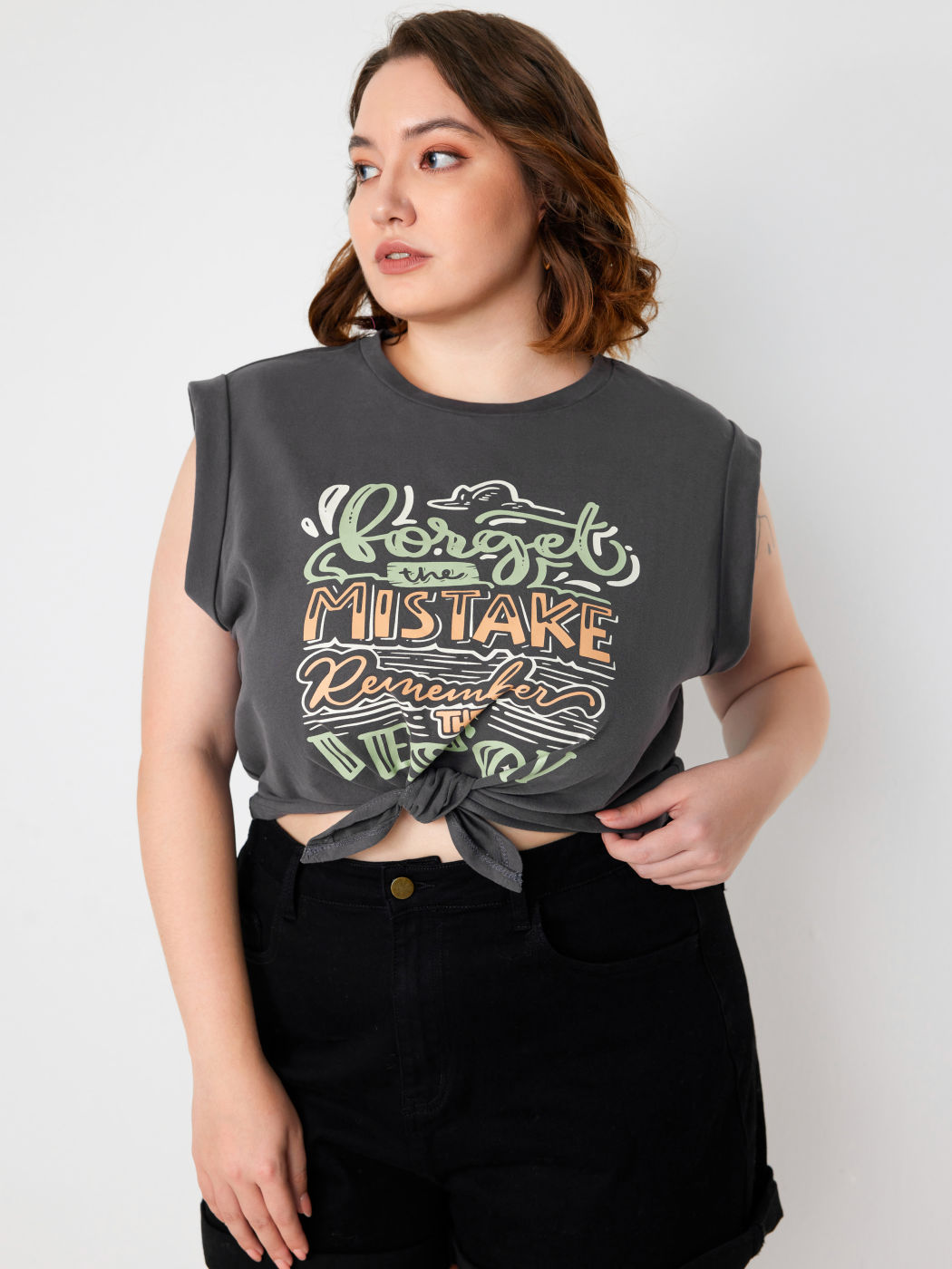 Round Neckline Graphic Knotted Crop Top Curve & Plus