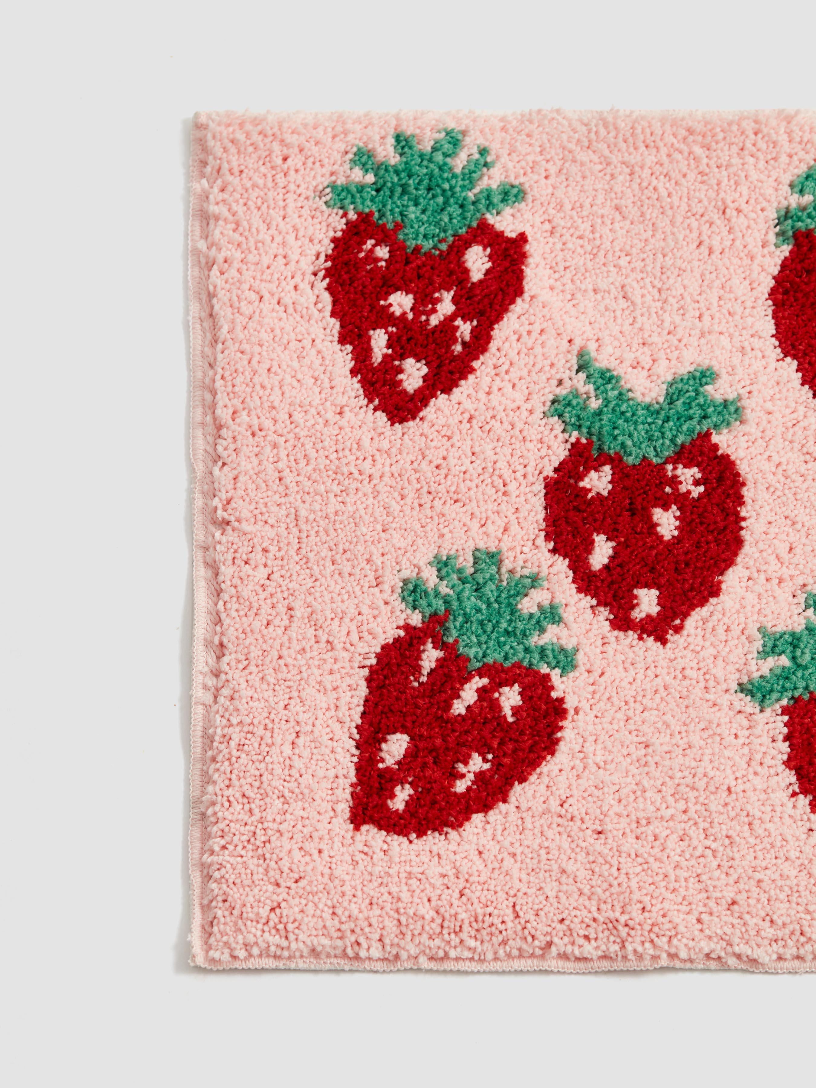 Tufted TPR Underside Carpet with Pink Strawberry Motifs – HITRUG