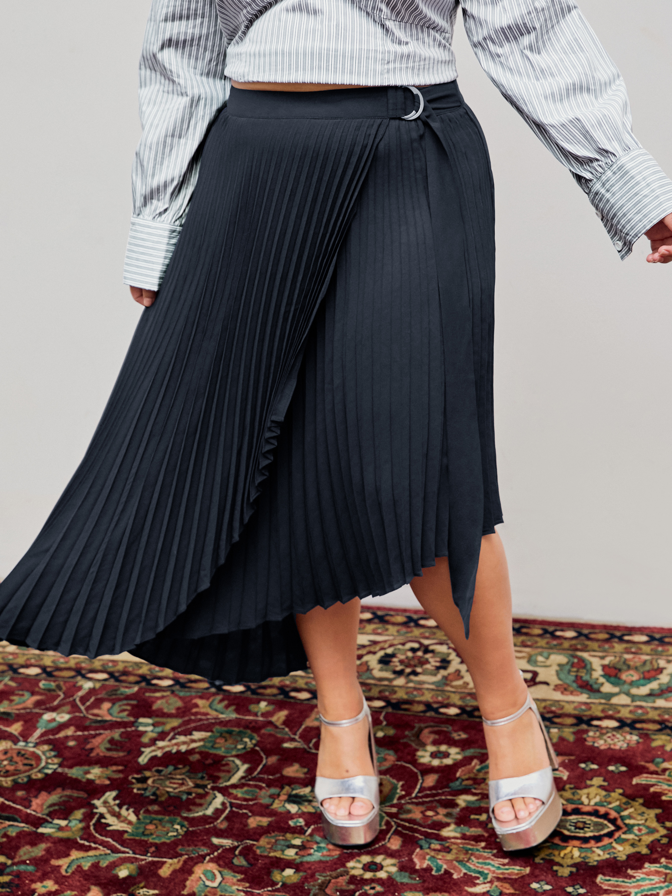 Asymmetrical curved clearance skirt